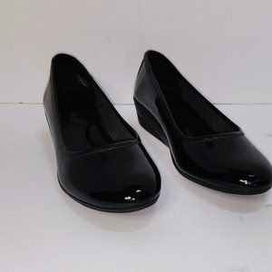 EUC Pluggz Black Patent Leather Flats, Women’s Size 8 (Fits 7 or 7.5)-See desc